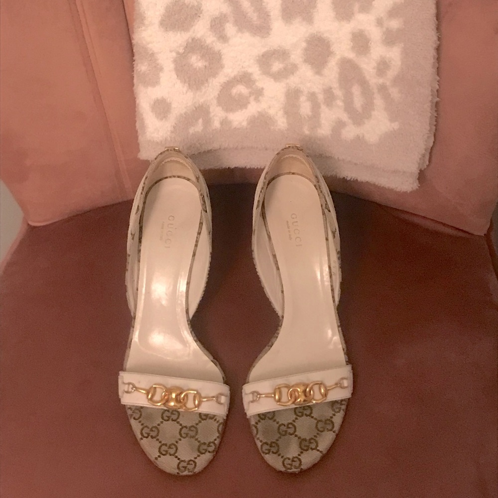 Size 8.5 Gucci logo / white horsebit open toe heel